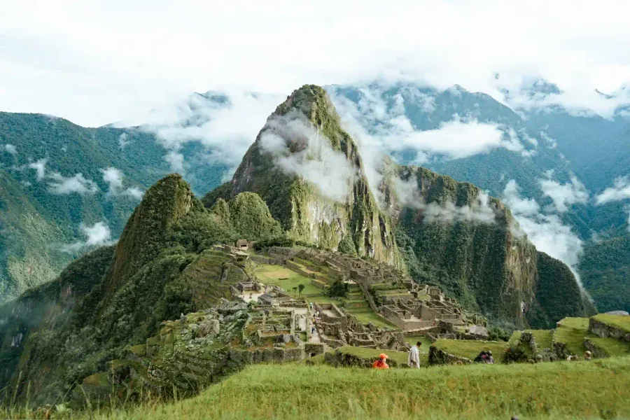 Inca Trail 4 Days — Wiñay Wayna Inca site in the cloud forest