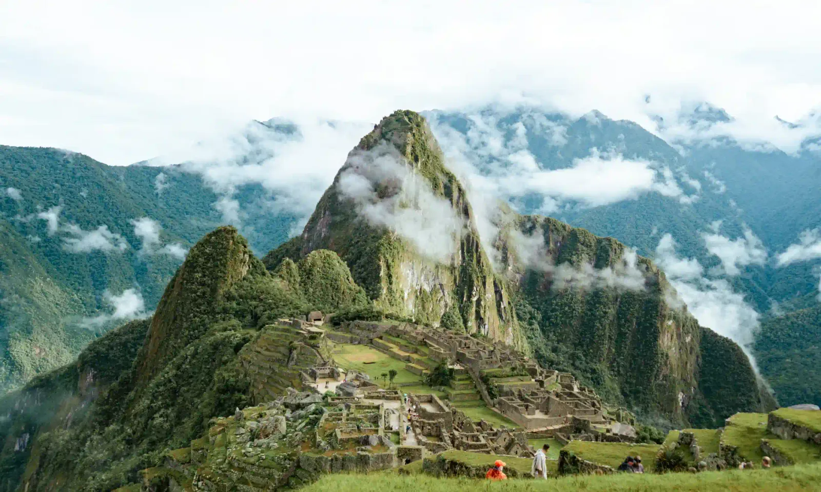 The Machu Picchu citadel and Huayna Picchu reached on the budget 2-day tour by car from Cusco