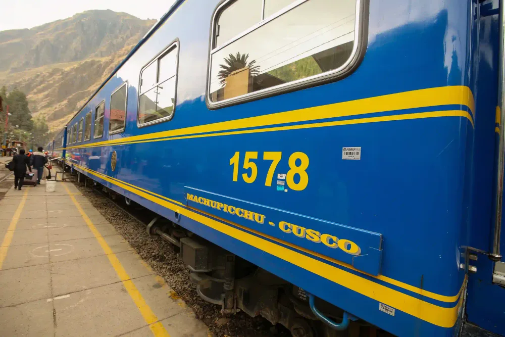 The panoramic tourist train through the Sacred Valley