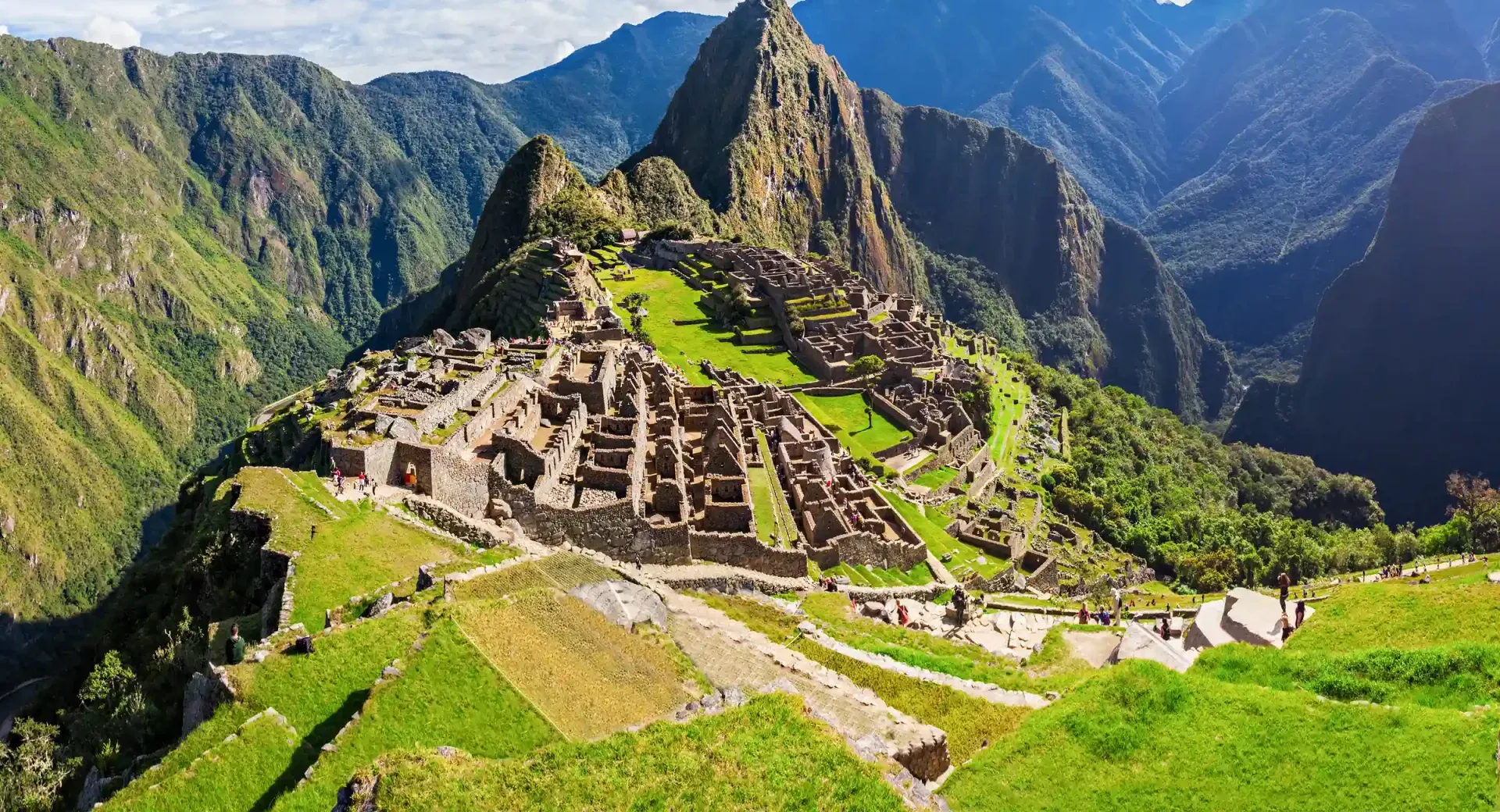 Machu Picchu citadel and Huayna Picchu — guided tours and treks from Cusco with Machu Picchu Team
